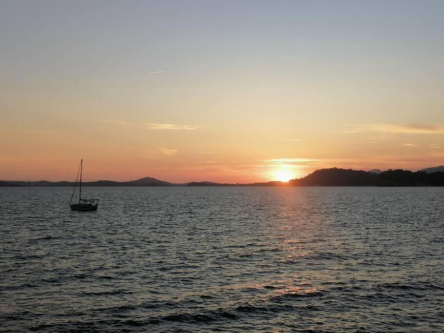 T 2 A 5 Mn A Pied De La Mer Sanary-sur-Mer Exteriér fotografie